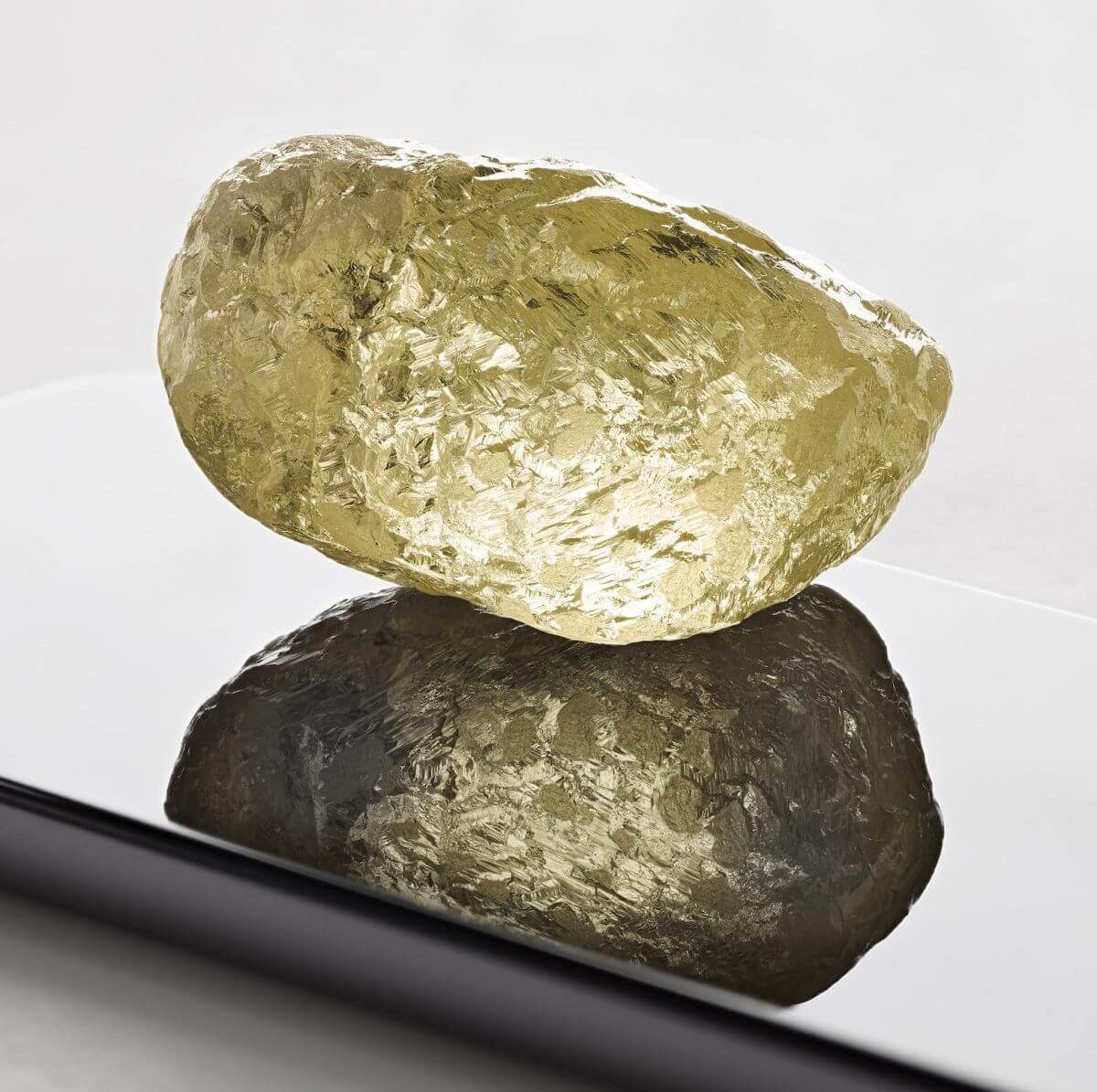công ty kim cương Dominion Diamond khai thác kim cương vàng