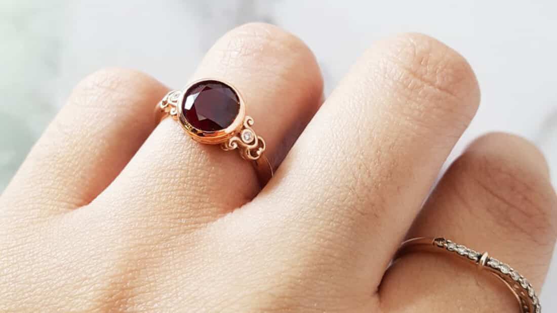 Đá Garnet: Ngọc hồng lựu (ngọc thạch lựu) đa dạng màu sắc