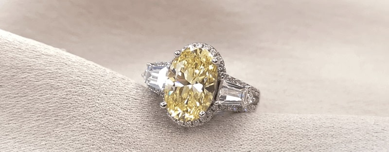 Kim cương vàng kết hợp với kim loại