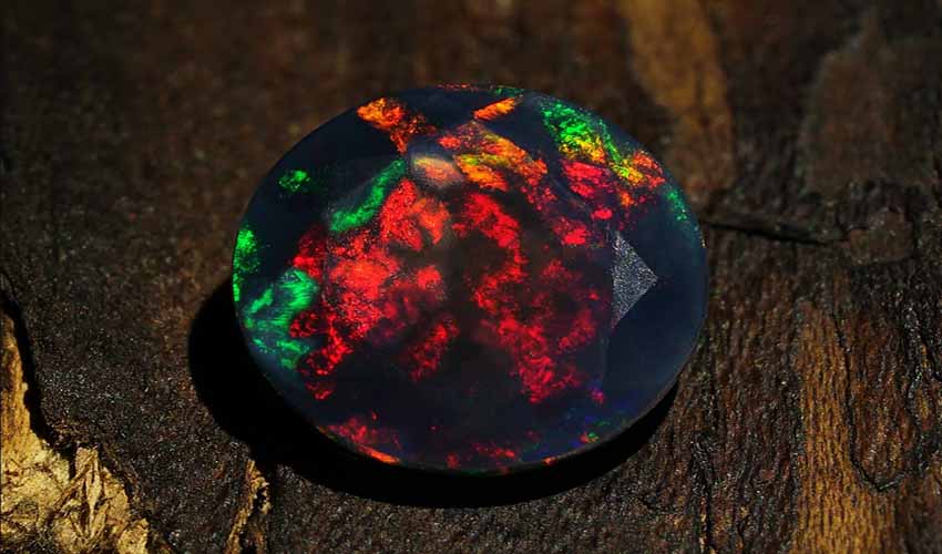 Đá quý hiếm hơn kim cương Opal đen