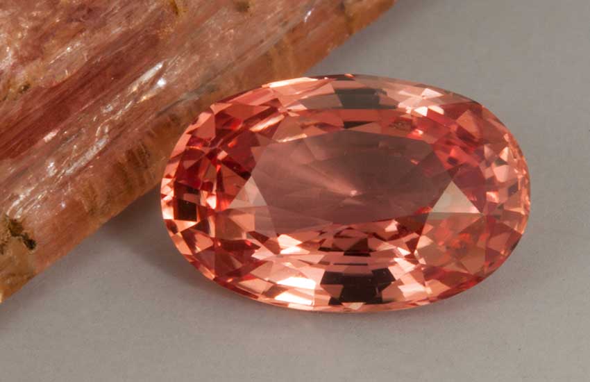 Đá quý hiếm hơn kim cương Padparadscha Sapphire