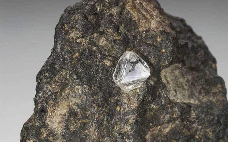 Quá trình khai thác kim cương từ ống Kimberlite