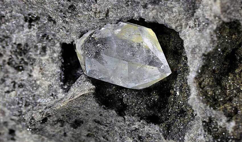 Khai thác kim cương sau khi phát hiện ống Kimberlite