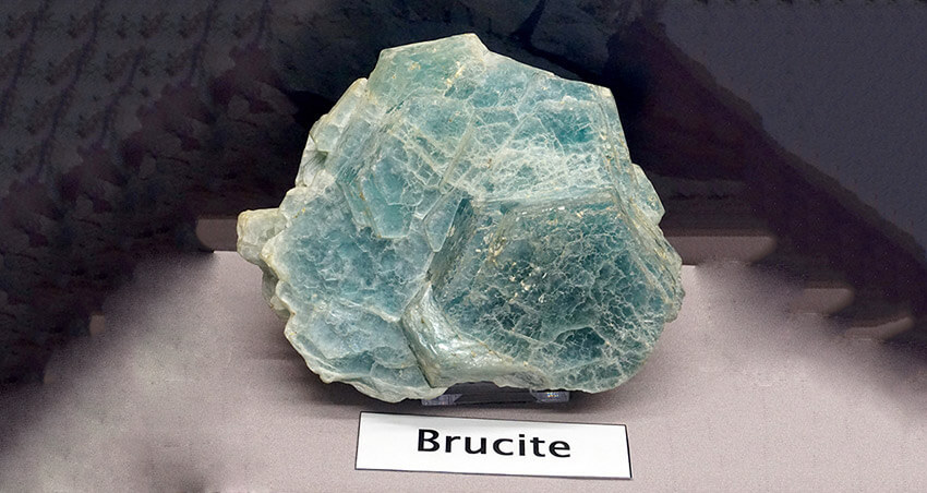 Đá Brucite thường được sử dụng để làm gì?