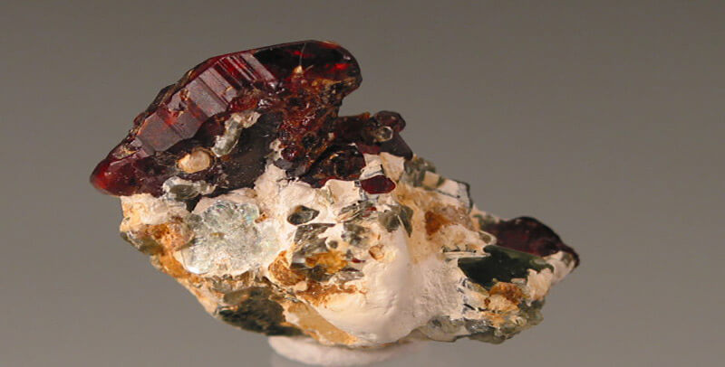 Nguồn gốc đá Clinohumite