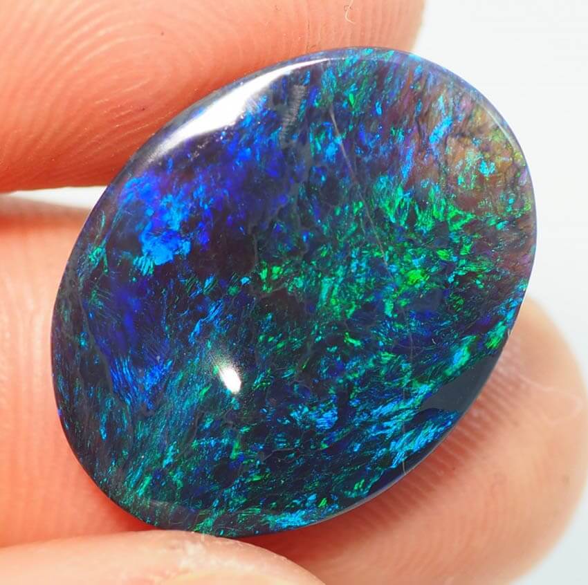 Màu sắc đá Opal đen