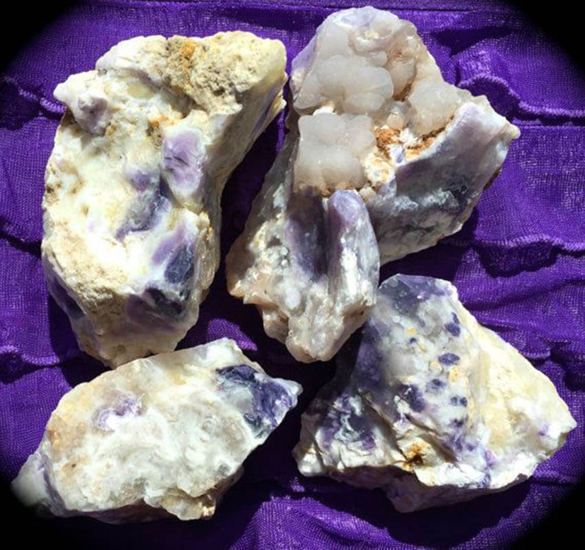 Giá trị đá Opal tím tham khảo