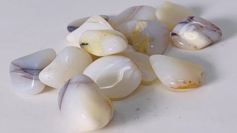 đá Opal trắng chữa bệnh thể chất