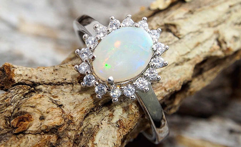 đá Opal trắng là gì