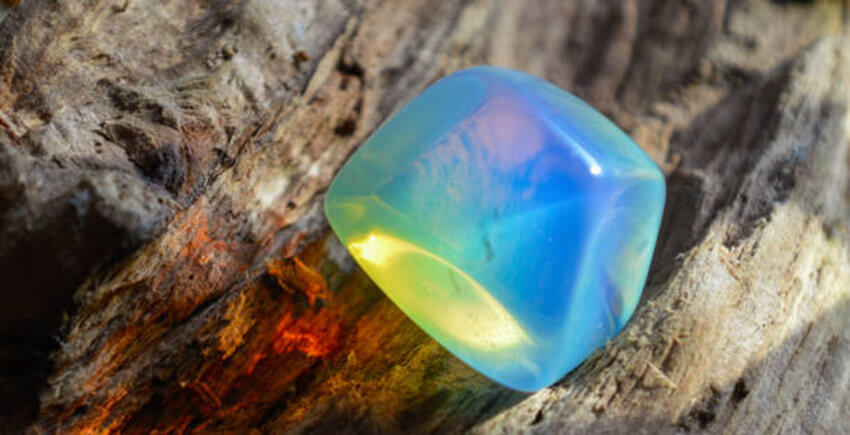 Độ trong suốt đá Opal xanh lam