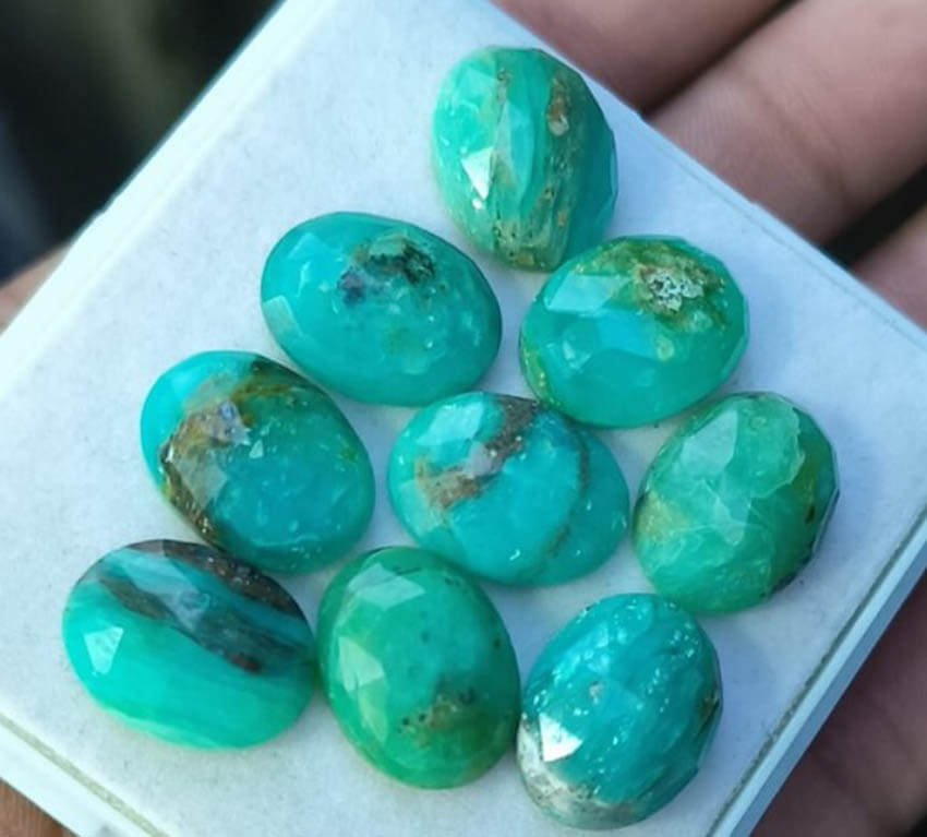 Độ trong suốt đá Peruvian Opal
