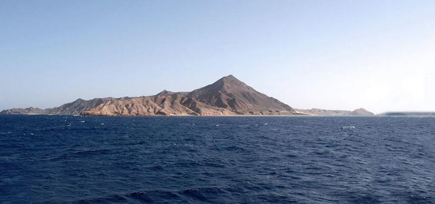 Peridot Ai Cập, Toàn cảnh về Đồi Peridot độ cao 235m so với mực nước biển