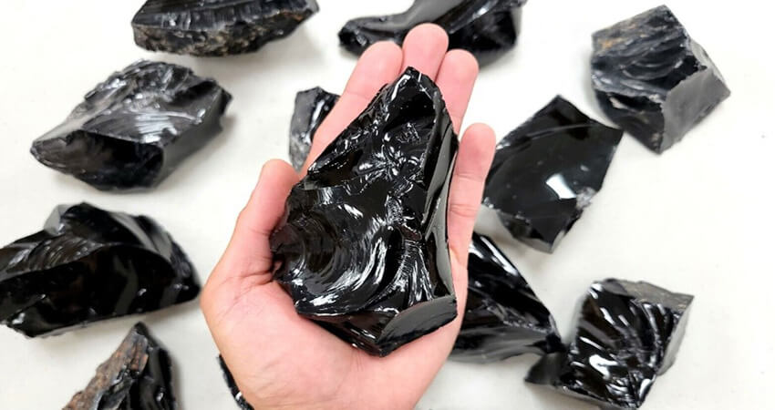Đá Obsidian hợp với mệnh gì?