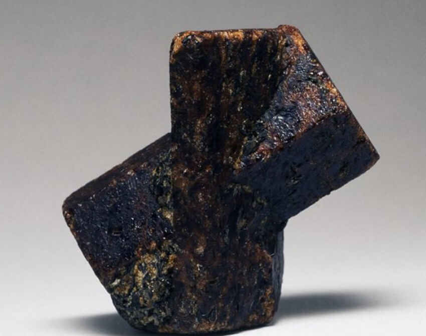 Nguồn gốc đá Staurolite